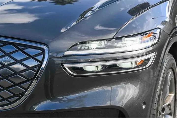 $35500 : Genesis Electrified GV70 202 image 9