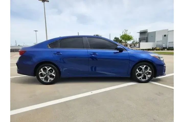 $13940 : Kia Forte 2020 FE 4dr Sedan image 4