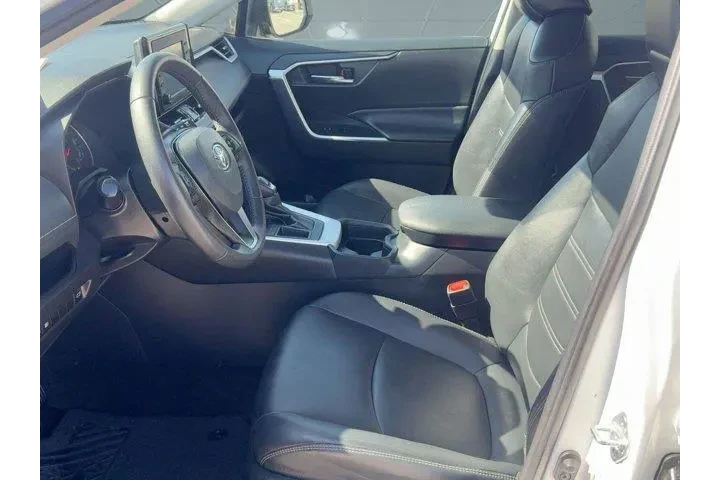 $20499 : Toyota RAV4 2021 XLE Premium image 5