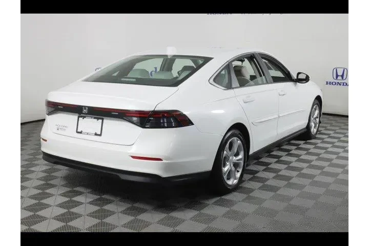 $25875 : Honda Accord 2023 LX 4dr Sed image 7