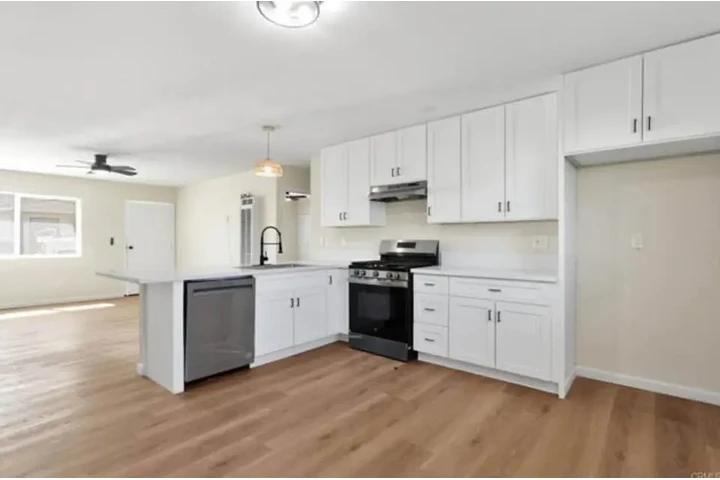$1950 : 3Beds 1Bath House- Adelanto CA image 1
