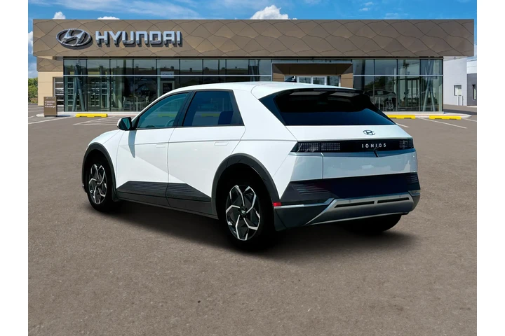 $23500 : Hyundai IONIQ 5 2024 SE 4dr image 5