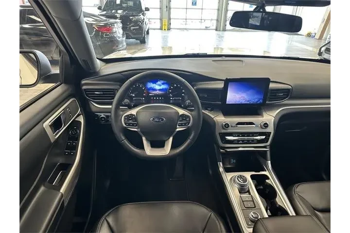 $31500 : Ford Explorer 2023 AWD XLT 4 image 2