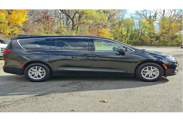 $28999 : Chrysler Pacifica 2023 Touri image 6