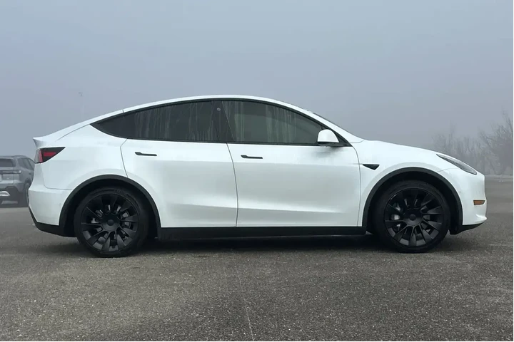 $24981 : Tesla Model Y 2021 Standard image 2