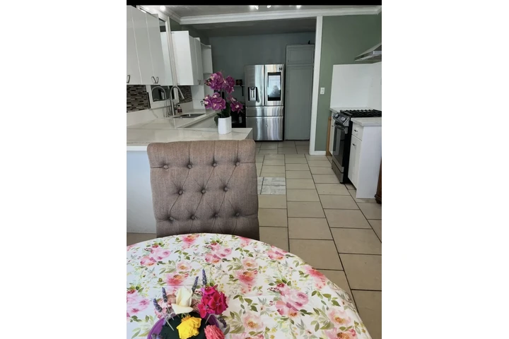 $3250 : Casa en renta/ San Bernardino image 3