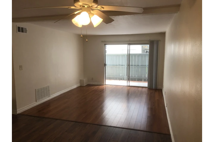 $2000 : Apartment image 4