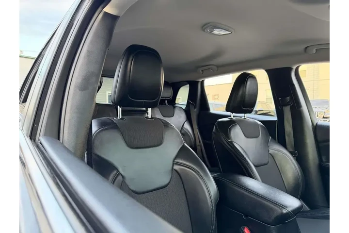 $17098 : Jeep Cherokee 2018 4x4 Latit image 9