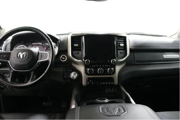 $39918 : Ram 1500 2022 4x4 Laramie 4d image 2