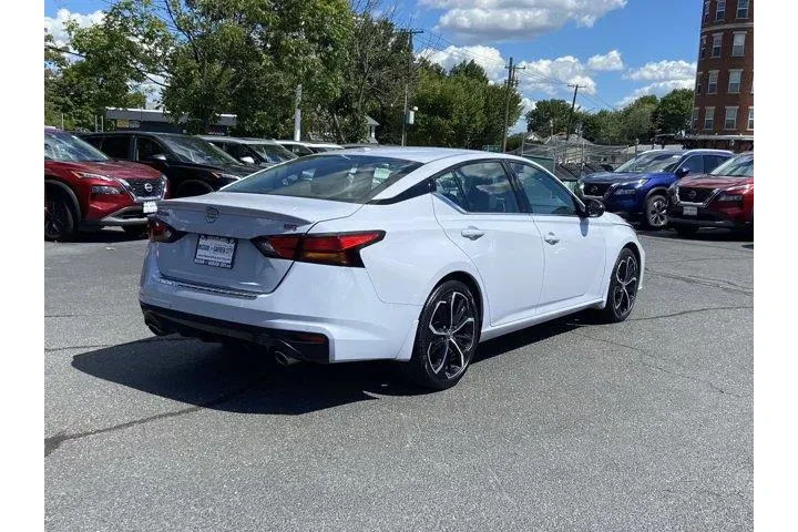 $20995 : Nissan Altima 2023 2.5 SR 4d image 4