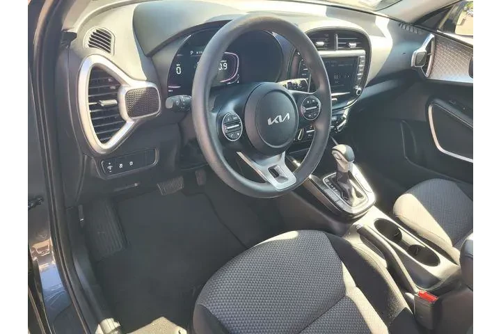 $19987 : Kia Soul 2025 S 4dr Crossove image 9