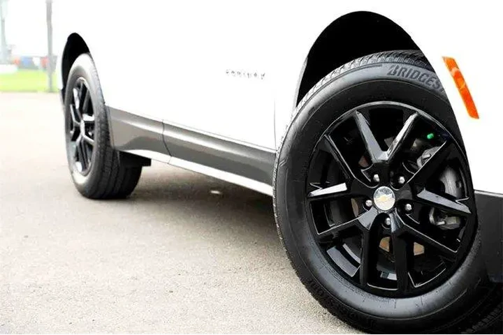 $21293 : Chevrolet Equinox 2023 4x4 L image 2