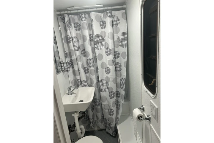 $850 : RENTO TRAILA  (RV) EN COMPTON image 5