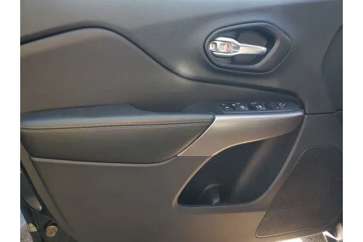 $13900 : Jeep Cherokee 2021 4x4 Latit image 7