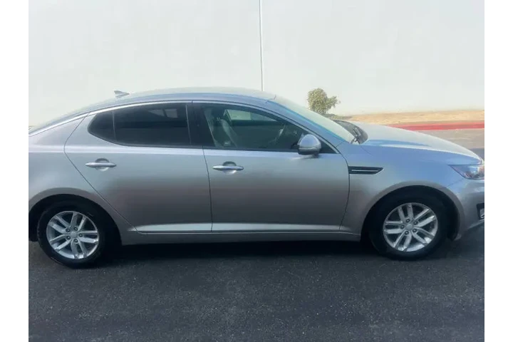 $5800 : 2013 Optima LX image 1