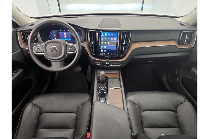 $26998 : Volvo XC60 2022 AWD B5 Momen image 9