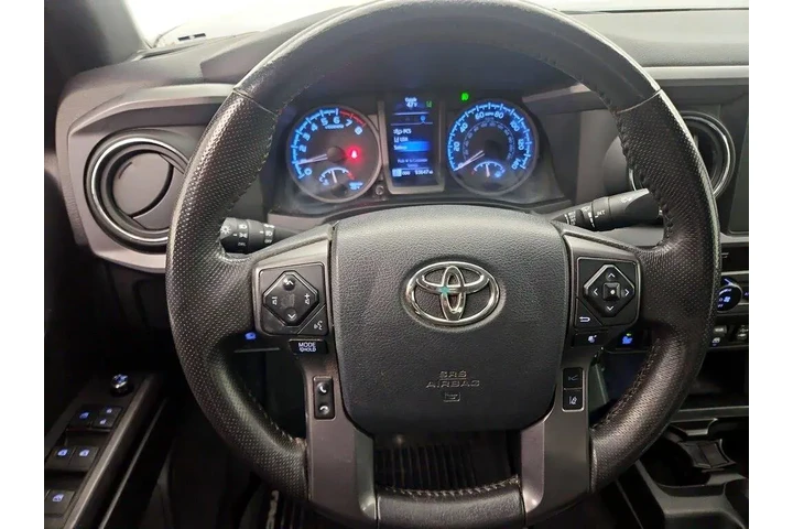 $28998 : Toyota Tacoma 2018 4x4 TRD P image 10