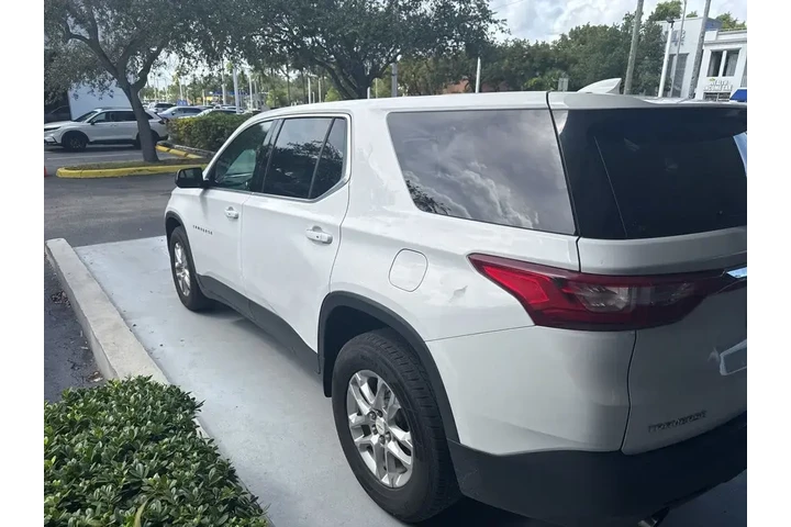 $9376 : Chevrolet Traverse 2018 LS 4 image 6