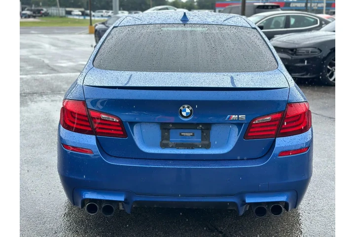 2013 BMW M5 SEDAN 4D image 10