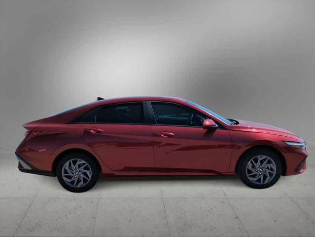 $25140 : New 2024 Hyundai ELANTRA SEL image 6