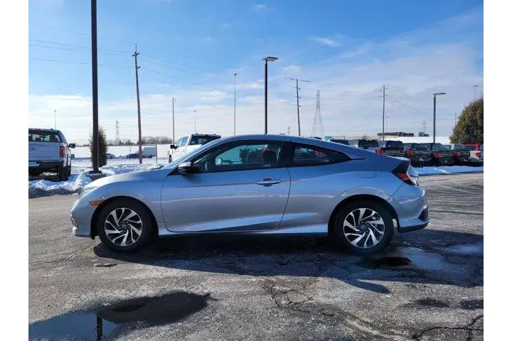 $15998 : Honda Civic 2019 LX 2dr Coup image 6