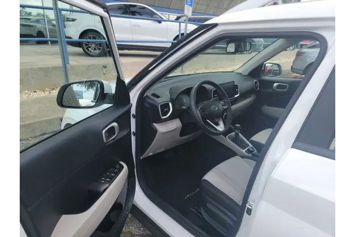 $16998 : Hyundai VENUE 2023 SEL 4dr C image 7