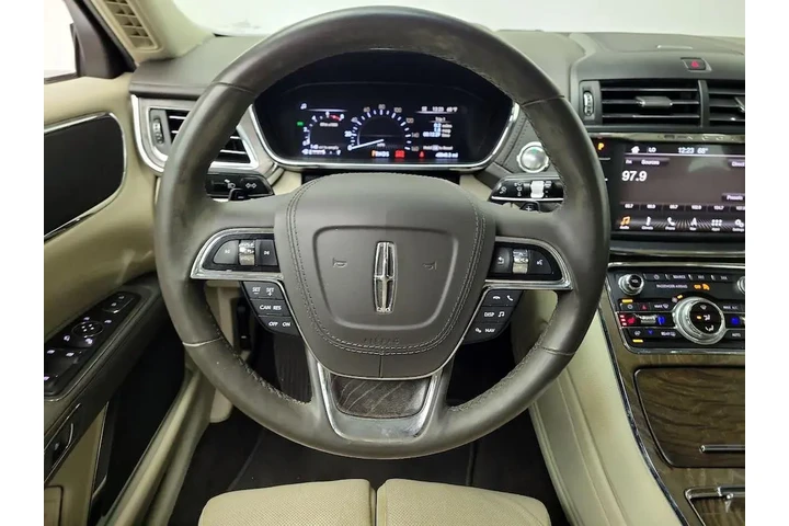 $26998 : Lincoln Continental 2018 AWD image 10