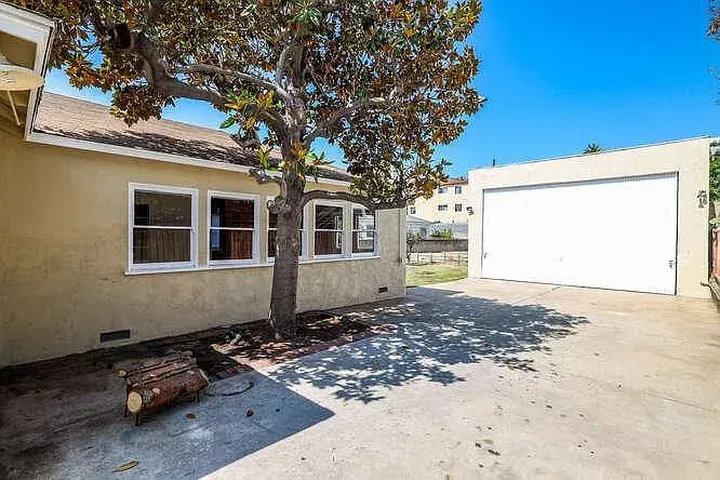 $2900 : 3Bed available in LA image 5