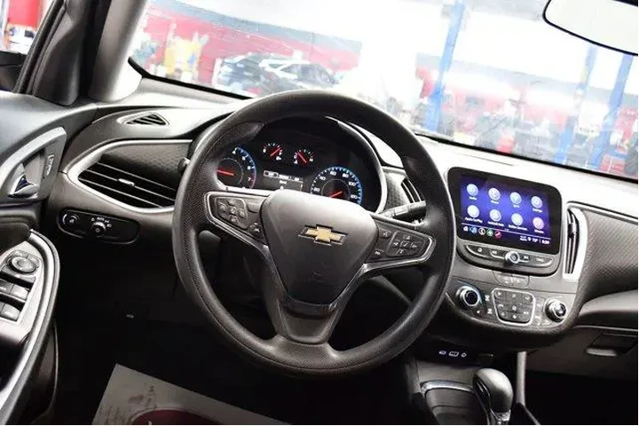 $15994 : Chevrolet Malibu 2023 LT 4dr image 8