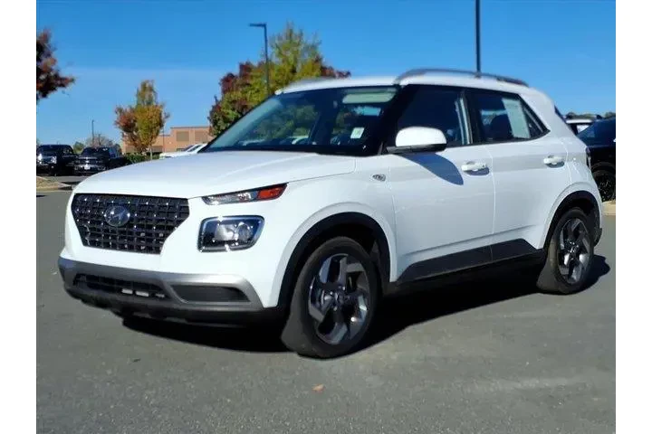 $18784 : Hyundai VENUE 2024 SEL 4dr C image 1