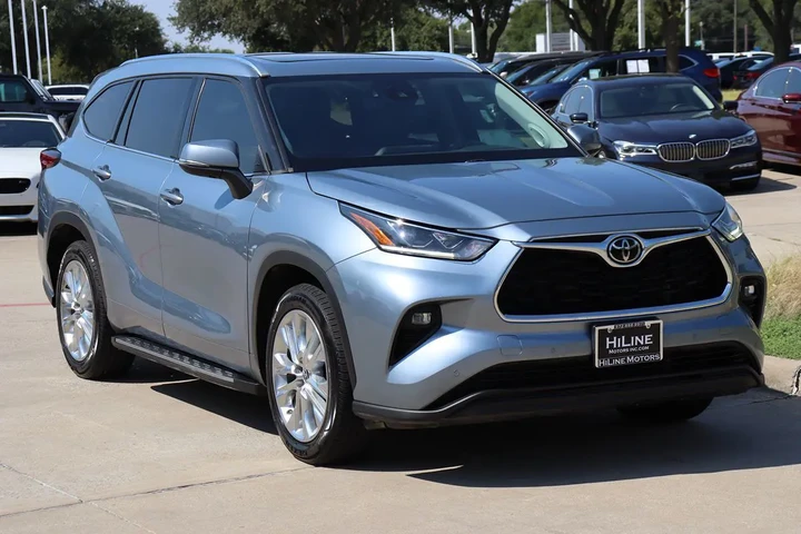 $26998 : 2021 Highlander Limited image 3