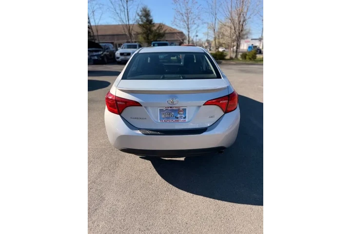 $15995 : 2018 Corolla SE image 10