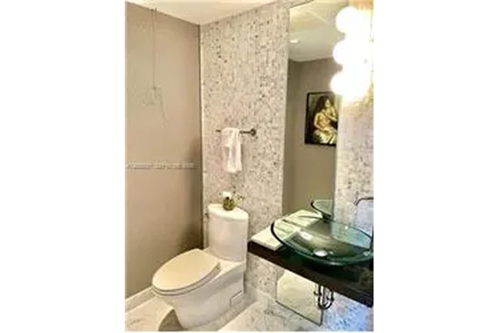 $5000 : Rental property with 1 bedro image 8