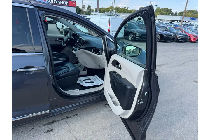 $9980 : 2019 Pacifica Touring L FWD image 9