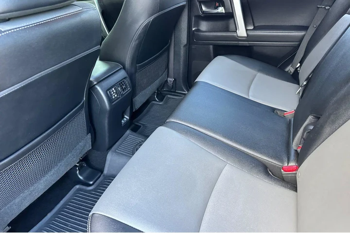 $39900 : Toyota 4Runner 2022 4x2 SR5 image 8