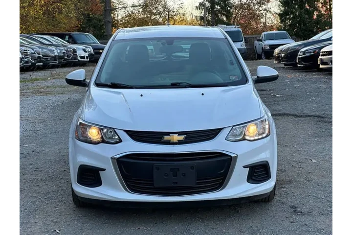 $7550 : 2017 Sonic LT Auto Fleet image 3