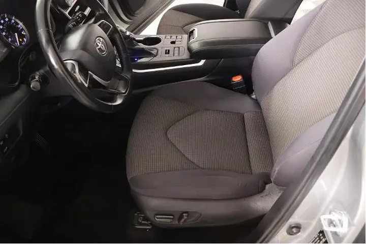 $28600 : Toyota Highlander 2023 AWD L image 10