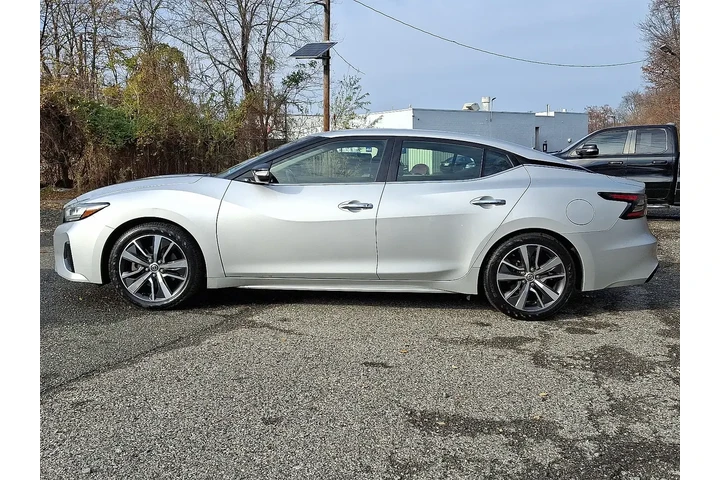 $13239 : Nissan Maxima 2020 3.5 SV 4d image 2