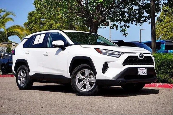 $32998 : Toyota RAV4 2025 XLE 4dr SUV image 2