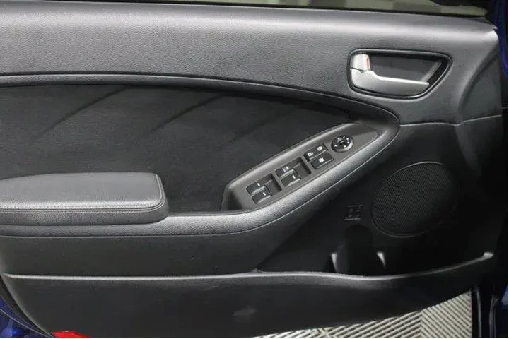 $12909 : Kia Forte 2017 LX 4dr Sedan image 3