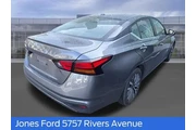 $20240 : Nissan Altima 2024 2.5 SV 4d thumbnail