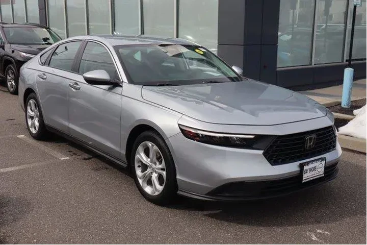 $22078 : Honda Accord 2024 LX 4dr Sed image 3