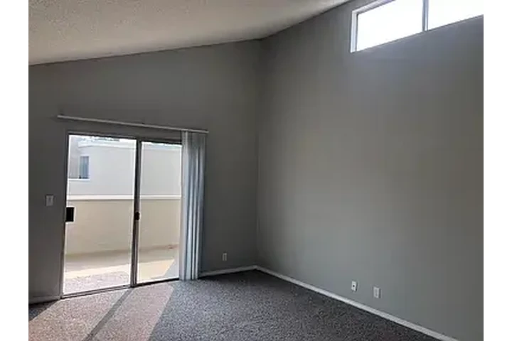 $2850 : Huntington Hrbr Villas. UNI.B4 image 3