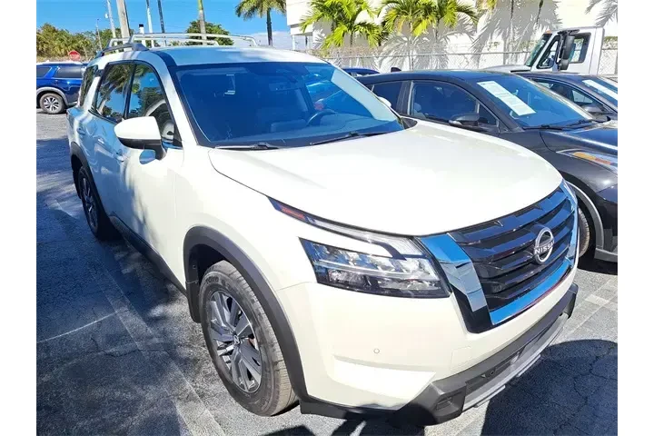 $31990 : Nissan Pathfinder 2024 AWD S image 2