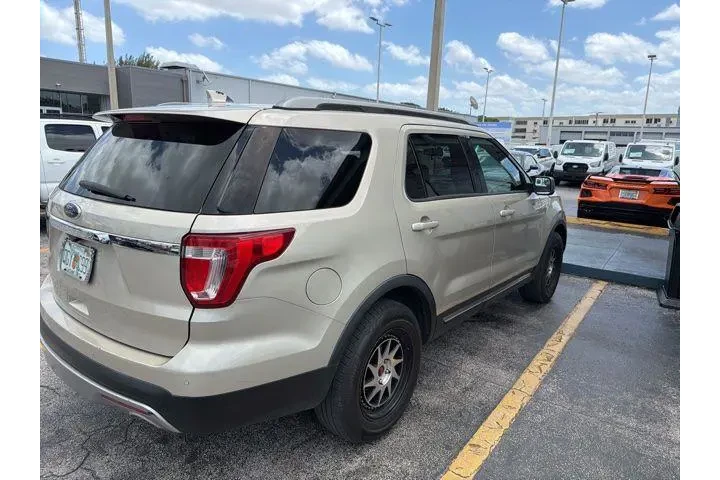 $8990 : Ford Explorer 2017 XLT 4dr S image 10