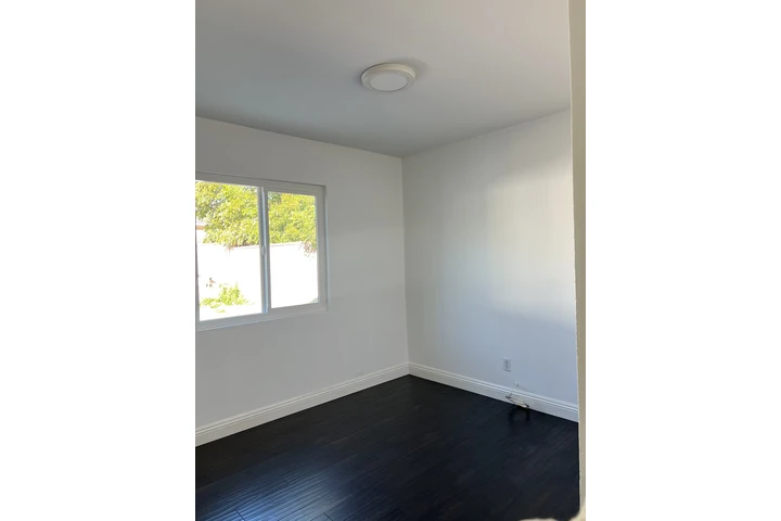 $1250 : Habitación Privada - RESEDA image 2