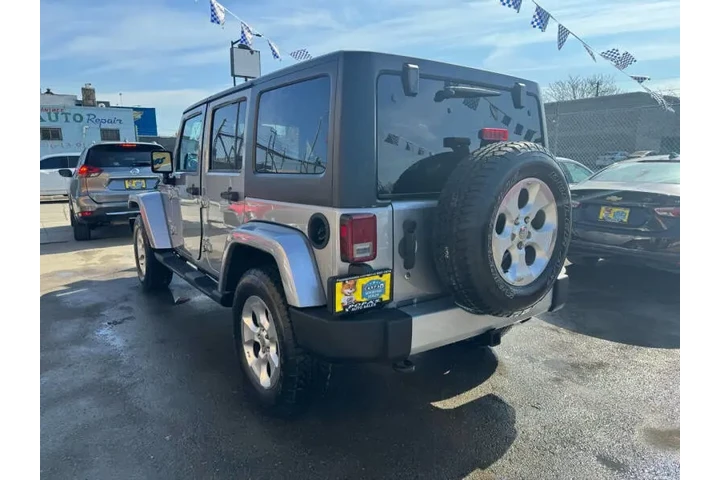 2013 Wrangler Unlimited Sahara image 6