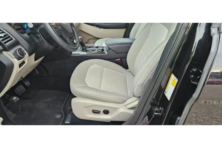 $19490 : 2019 Explorer image 10
