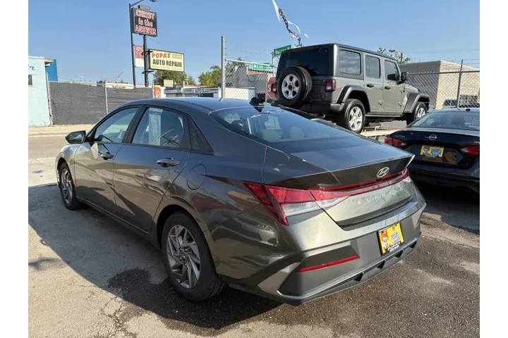 2024 Elantra SEL image 9