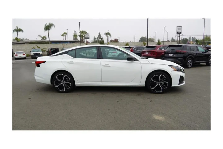 $19800 : 2024 Altima 2.5 SR image 5